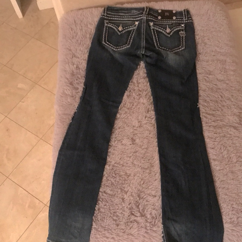 Like new miss me flare jeans with awesome stitching.